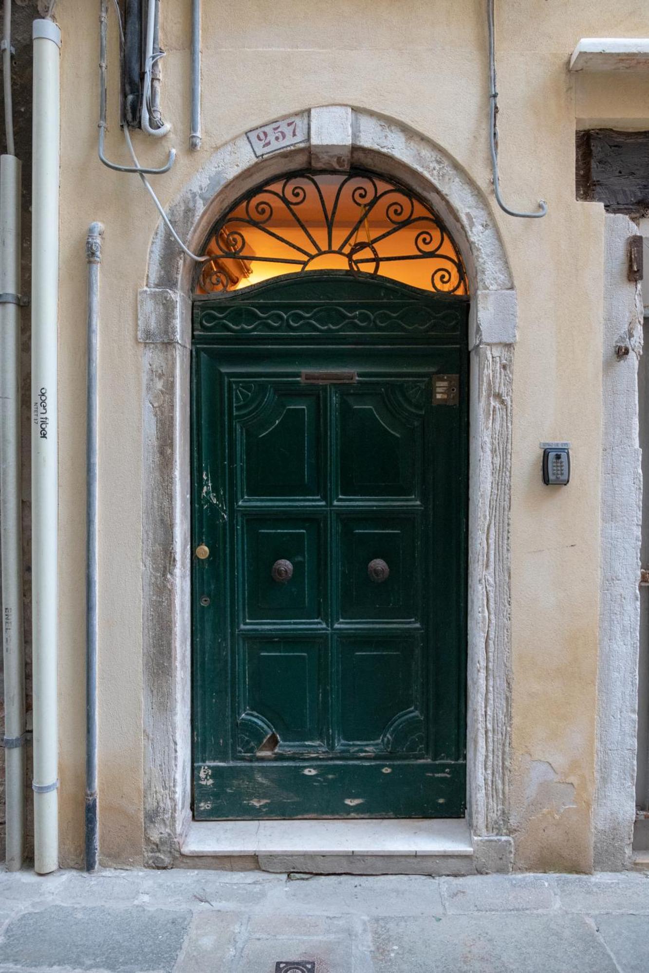 Lorenzo'S Home Venesia Bagian luar foto